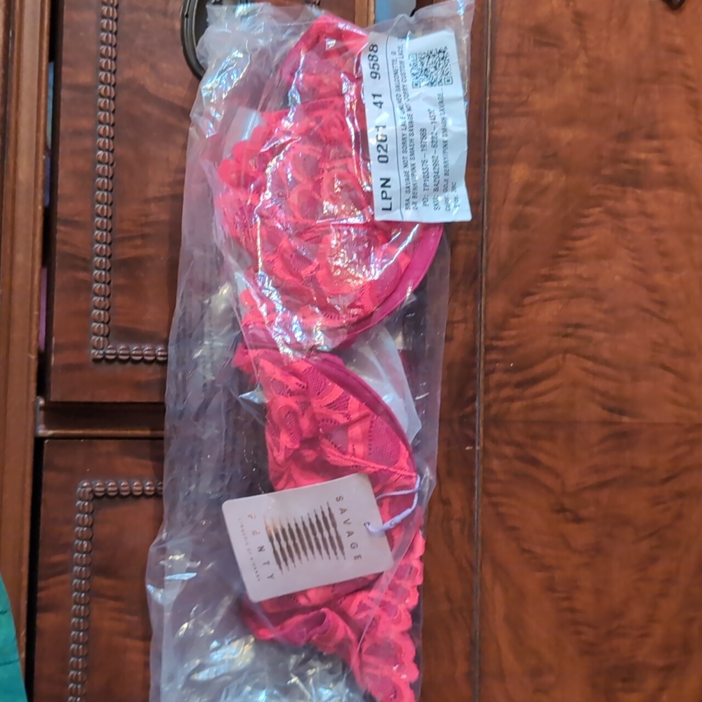 Savage x fenty Not sorry Lace Bra Goji Berry Sz 38C BNWT - Picture 3 of 3
